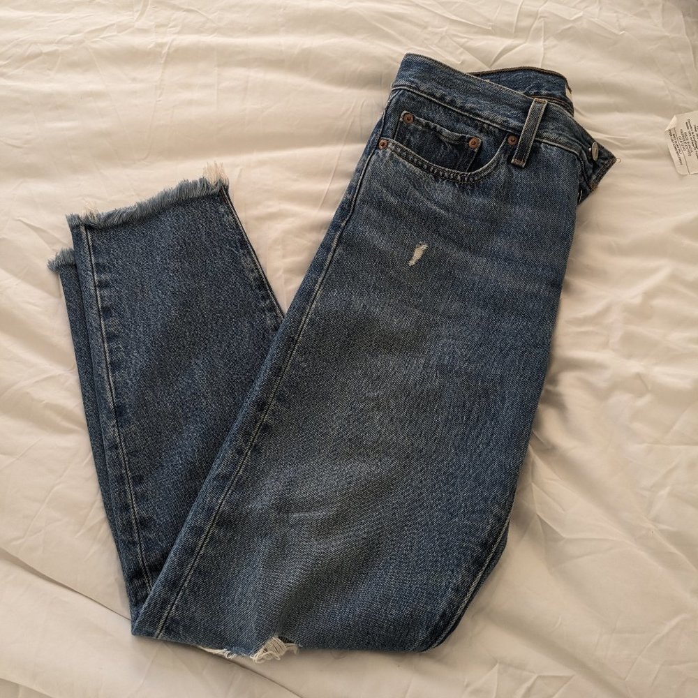 Levis ripped wedgie size 27 in medium wash only wore a couple times